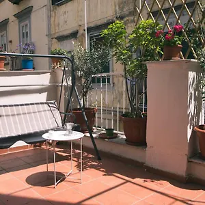 La Casa Del Nespolo, 2 Terrazzi E 2 Bagni In Centro Naples